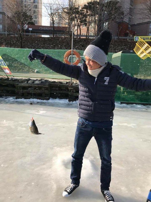 Mùa đông xứ Hàn Quốc và trải nghiệm câu cá trên băng