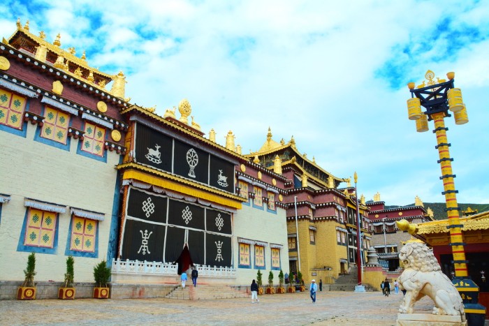 TU VIỆN TÙNG TÁN LÂM Ở SHANGRI-LA