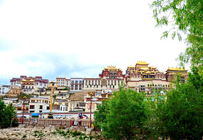 TU VIỆN TÙNG TÁN LÂM Ở SHANGRI-LA