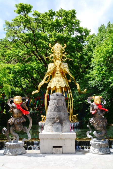 NGỌC THỦY TRẠI VÀ NỮ THẦN THIÊN NHIÊN