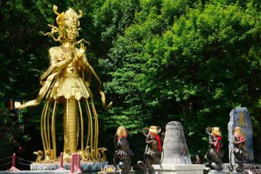 NGỌC THỦY TRẠI VÀ NỮ THẦN THIÊN NHIÊN