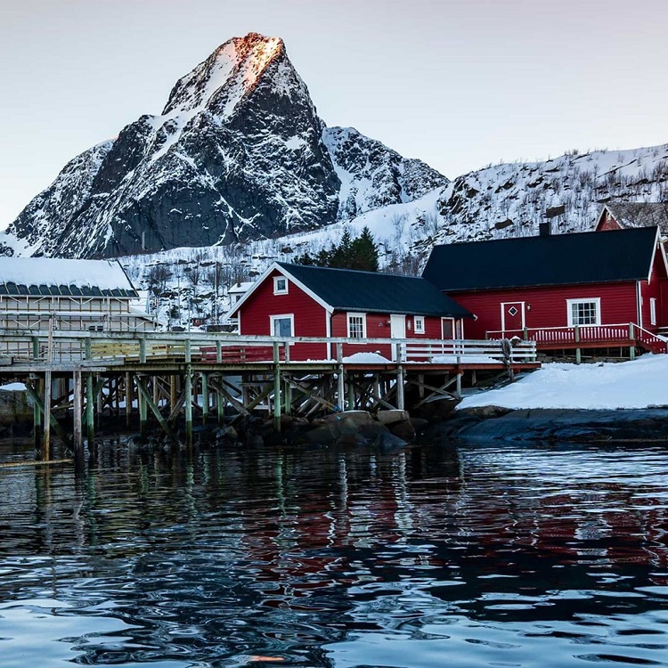 ngoi-lang-co-ten-goi-ngan-nhat-o-Na-Uy-7