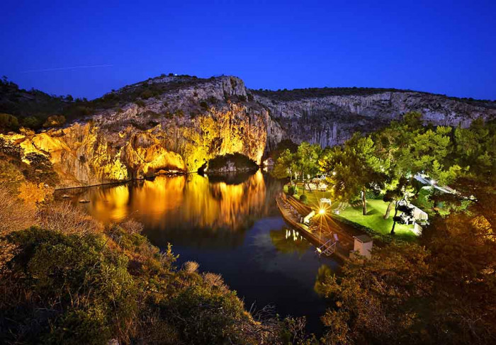 TSTtourist-khong-chi-la-mot-ky-quan-cua-hy-lap-ho-nuoc-nay-con-an-chua-mot-dieu-ky-dieu-4