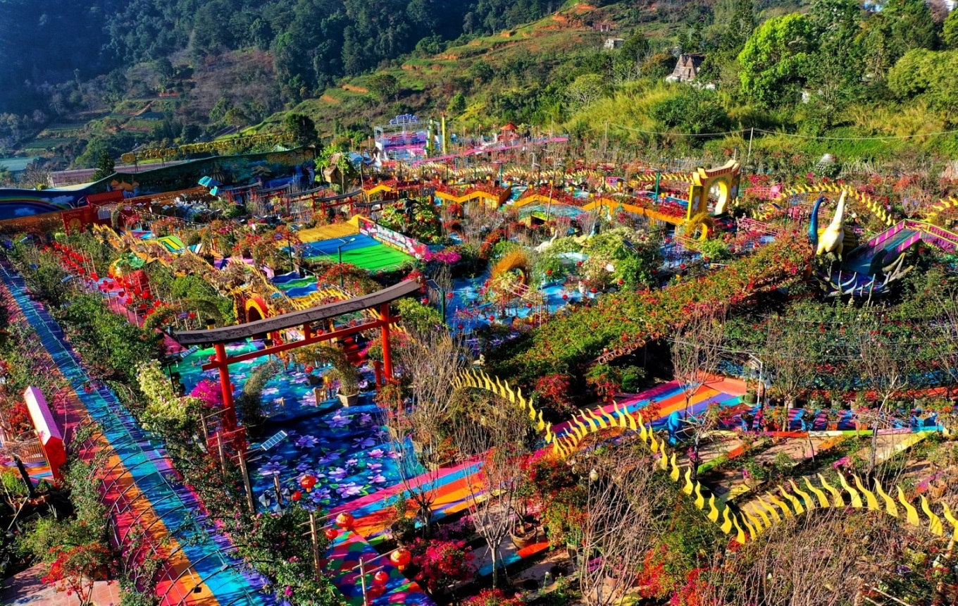 TSTtourist-khu-du-lich-moi-mo-o-da-lat-gay-tranh-cai-1