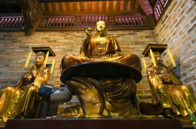 Bức tượng Phật ngồi lưng vua độc nhất Việt Nam ở Hà Nội