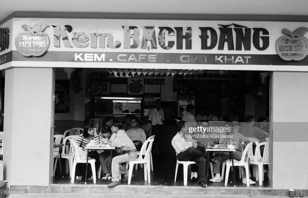 TSTtourist-tp-hcm-nam-1996-qua-loat-anh-den-trang-cuc-chat-1