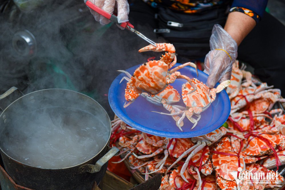 TSTtourist-met-ghe-via-he-ben-cho-dong-xuan-cua-cu-ba-u70-ngay-thu-tien-trieu-7_1