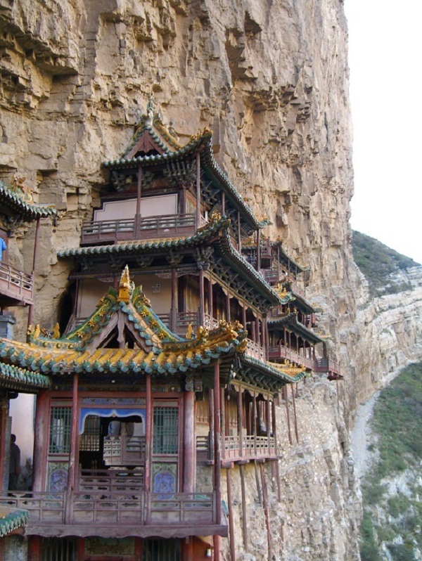 Chua-treo-1500-tuoi-o-Trung-Quoc-4