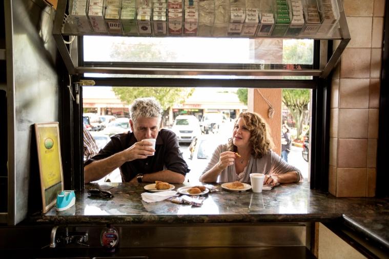 TSTtourist-tap-phim-obama-an-bun-cha-o-ha-noi-van-hut-khan-gia-sau-nhieu-nam-5