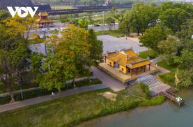 Ngắm Huế vào mùa của những sắc hoa