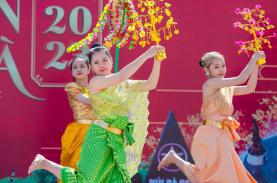 Tưng bừng không khí lễ hội trên núi Bà Đen (Tây Ninh) trong tháng 4