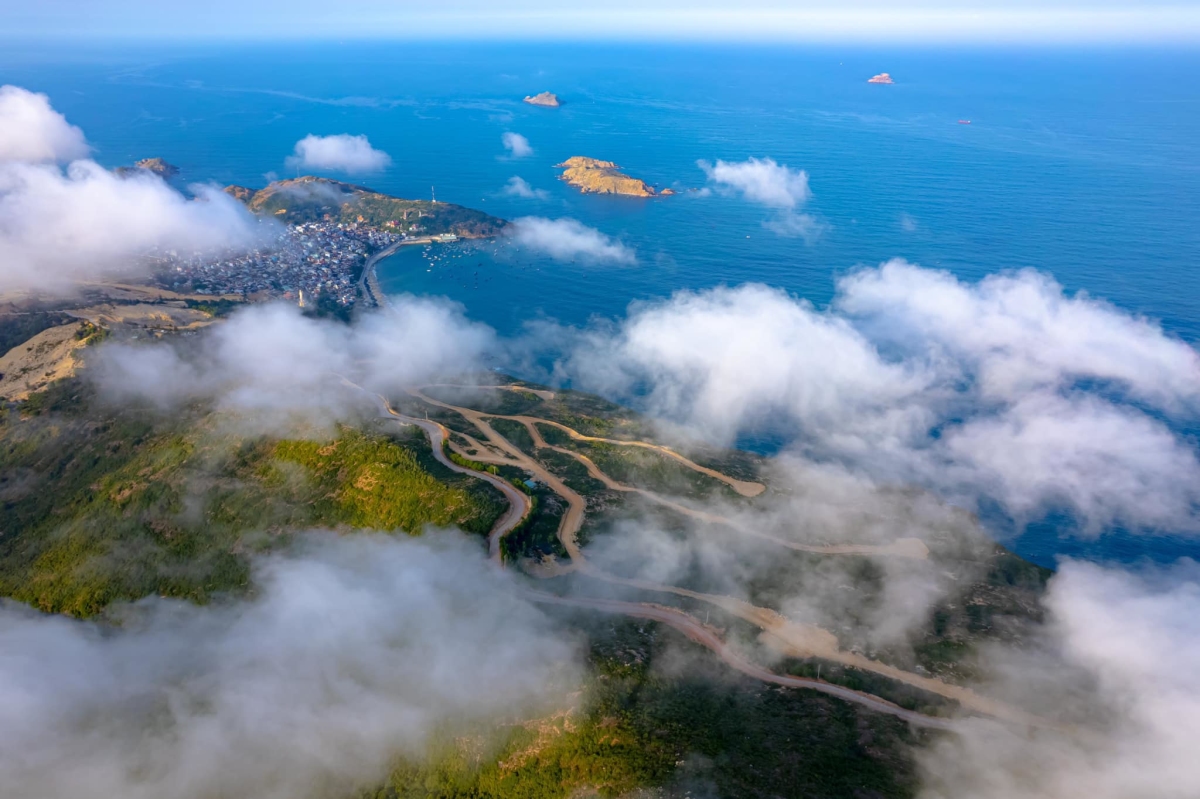 TSTtourist-bien-dao-quy-nhon-tu-tren-cao-9