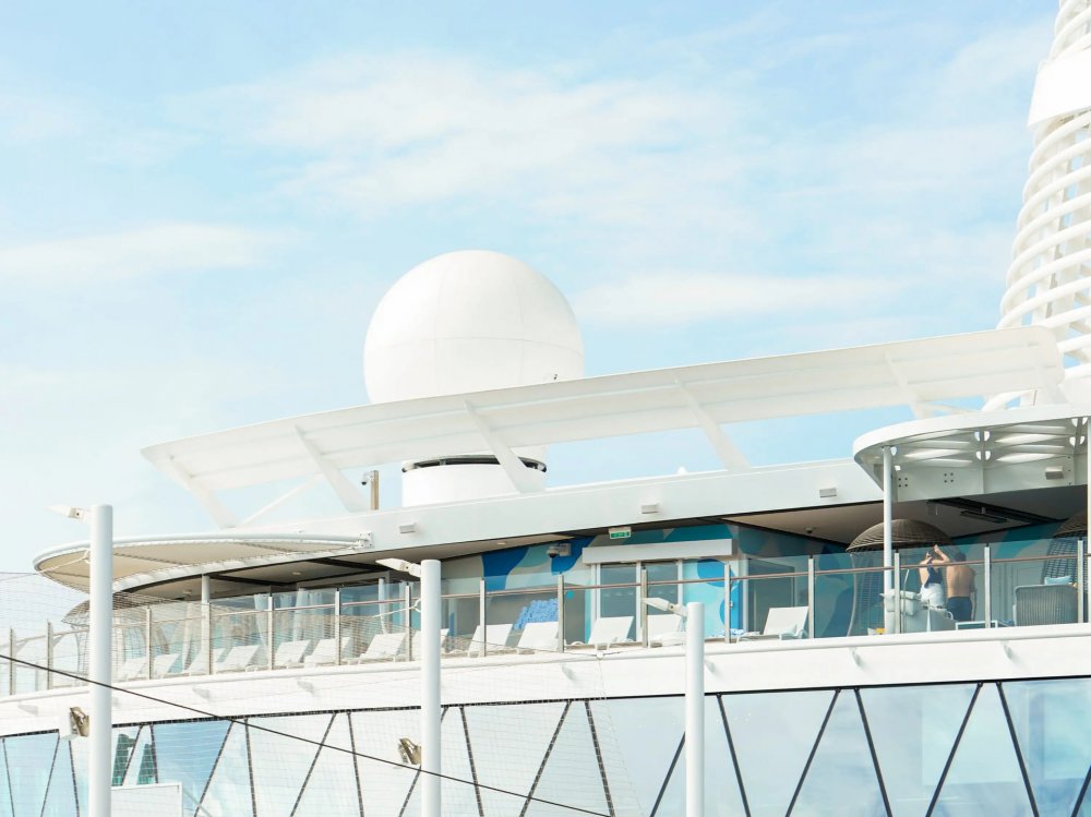 tau-du-lich-lon-nhat-the-gioi-anh-4