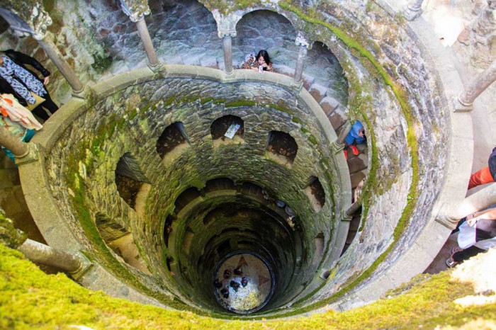 TSTtourist-8-dia-diem-bi-bo-hoang-co-khung-canh-ngoan-muc-kho-tin-5