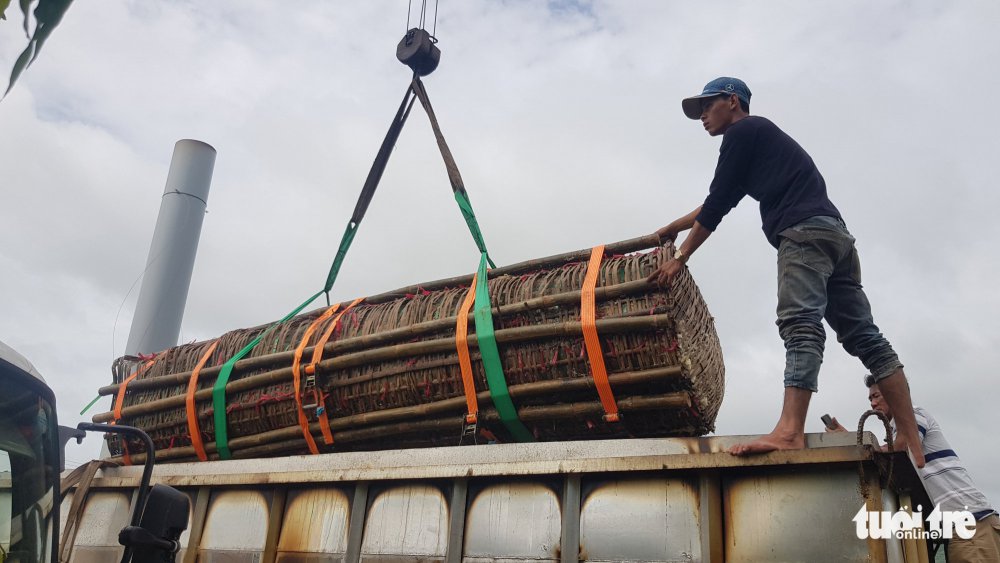 TSTtourist-can-canh-cap-banh-tet-3-6-tan-dang-cung-ba-chua-xu-nui-sam-1