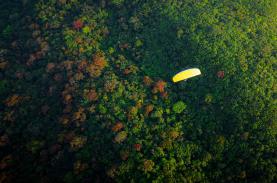 Chi tiền triệu bay lượn ngắm Sơn Trà mùa 'thay áo', biển Đà Nẵng đẹp mê ly