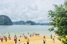 Vịnh Hạ Long đón lượng khách kỷ lục kể từ khi mở cửa trở lại