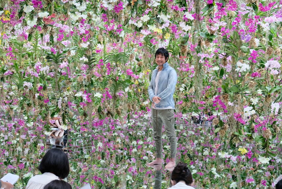 TSTtourist-me-man-voi-trien-lam-hieu-ung-3d-tu-13000-cay-hoa-lan-o-nhat-ban-2