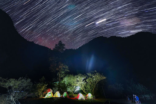 TSTtourist-quang-binh-canh-sac-hut-hon-khien-du-khach-chi-tien-trieu-de-an-hang-ngu-dong-3