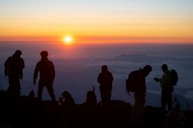 Bình minh trên những tầng mây ở Phú Sĩ