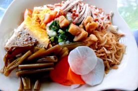 Cơm tấm Long Xuyên khác lạ với thịt trứng thái mỏng