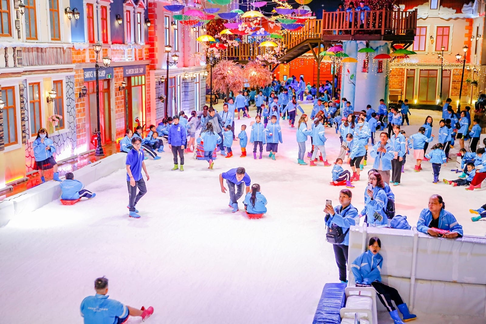 Bạn sẽ vui chơi “quên lối về” với những trò chơi thú vị trong không gian lạnh giá tại Snow Town