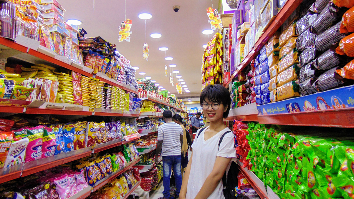 TSTtourist-co-gai-viet-bat-ngo-khi-shopping-o-an-do-1