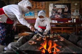 Quán hải sản của những thợ lặn cao tuổi