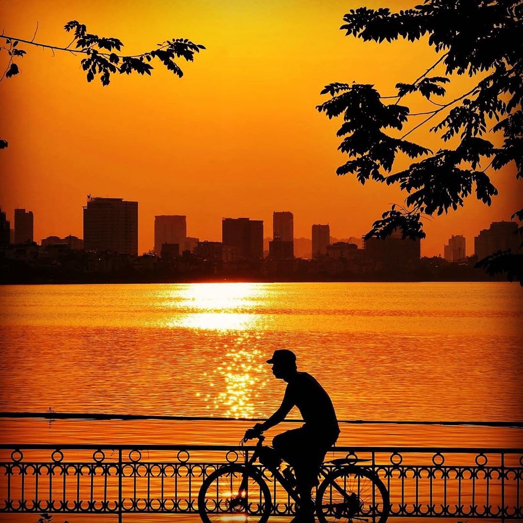 Một chiều hoàng hôn lãng mạn ở Hồ Tây