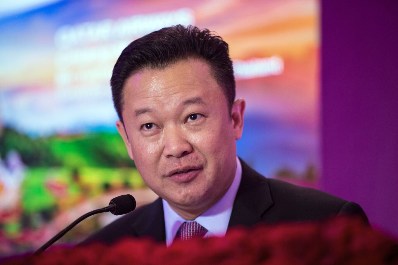 TSTtourist-thai-lan-tinh-hoi-sinh-du-lich-bang-tien-so