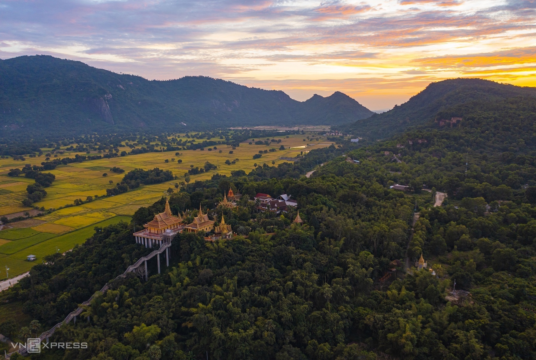 TSTtourist-canh-dong-ta-pa-mua-lua-chin-8