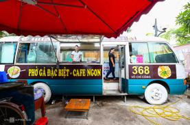 Quán phở gà trên xe khách