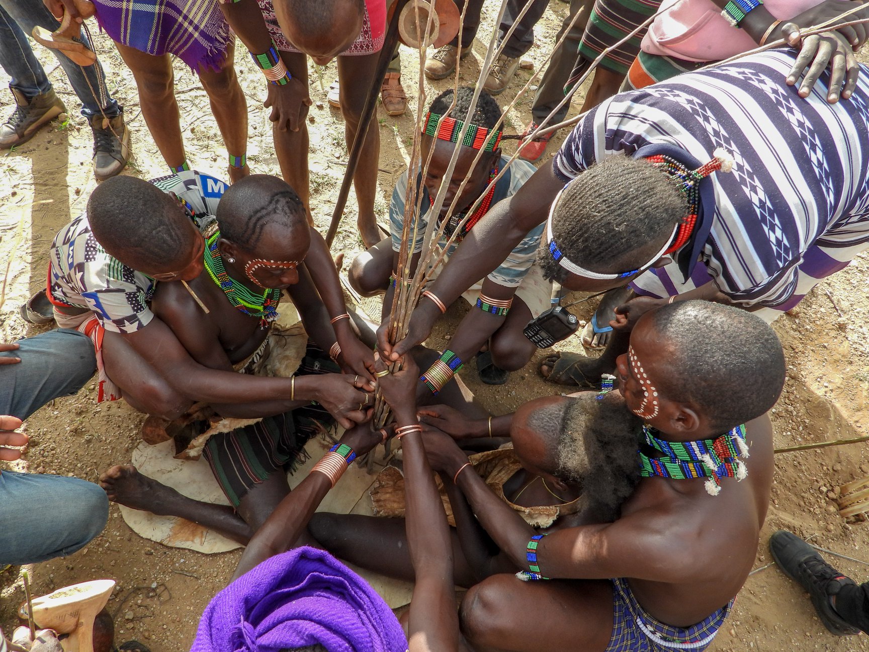 TSTtourist-du-khach-viet-xem-le-truong-thanh-cua-bo-toc-chau-phi-2