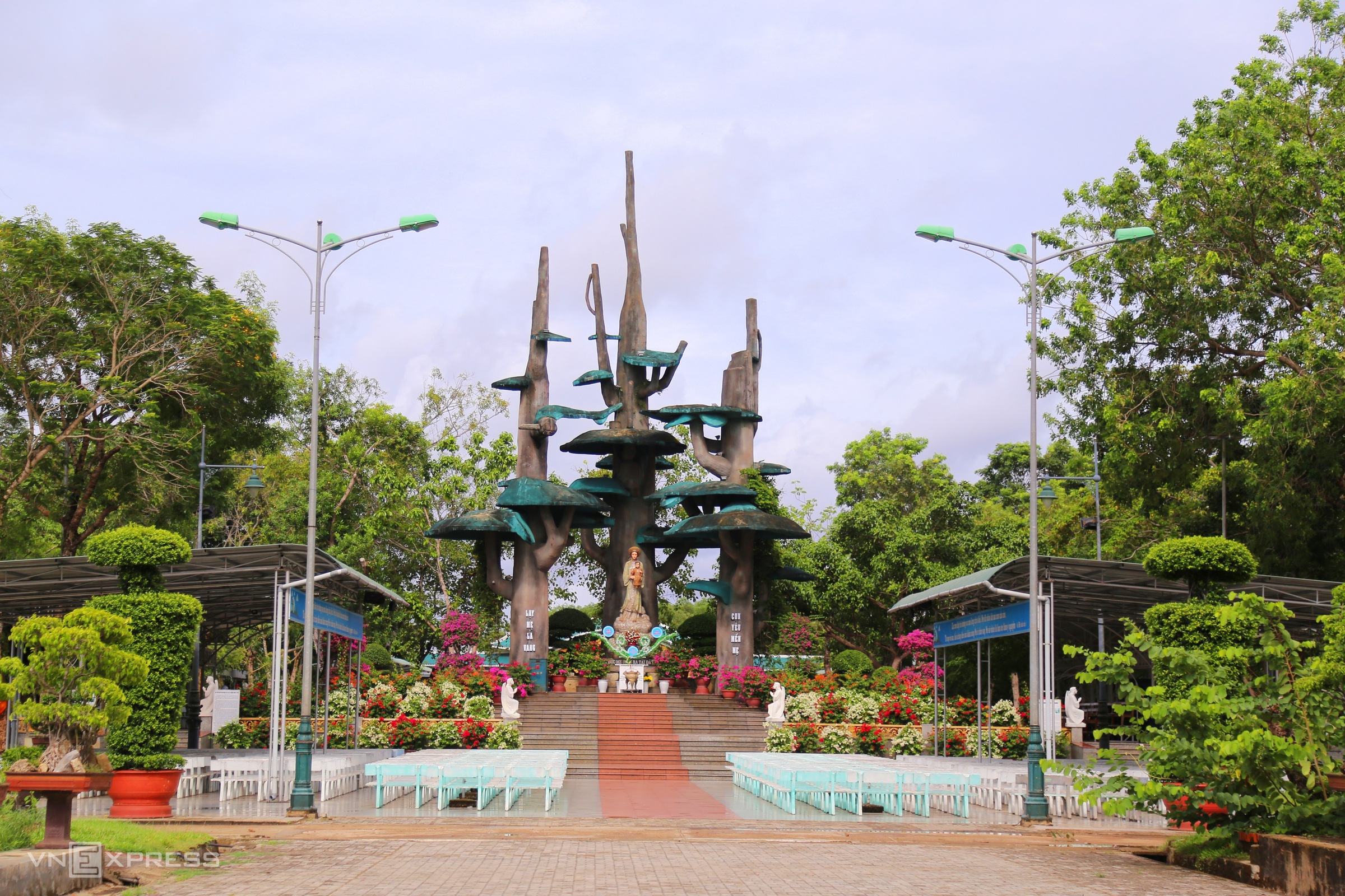 TSTtourist-thanh-dia-la-vang-don-giang-sinh-3