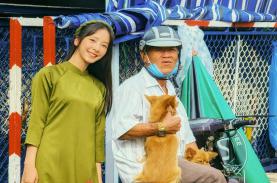 Người trẻ chụp ảnh với áo dài dịp Tết ở TP.HCM